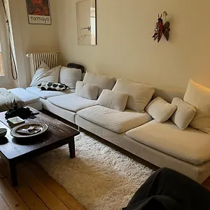 Grande Au Bord Du *